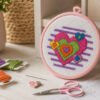 Kit Bucilla Heart Mini SKU 45457, punto de cruz terminado en marco rosa