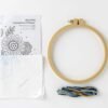 Bucilla Pocket Full of Posies | Kit de bordado estampado | 47914E