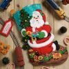 Bucilla Toy Train Santa | Kit de media navideña de fieltro | 89485E