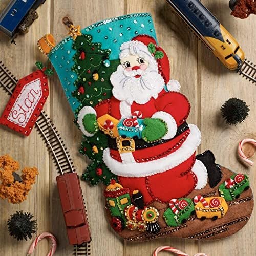 Bucilla Toy Train Santa | Kit de media navideña de fieltro | 89485E