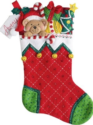 Bucilla Holiday Teddy | Kit de media navideña de fieltro | 86815