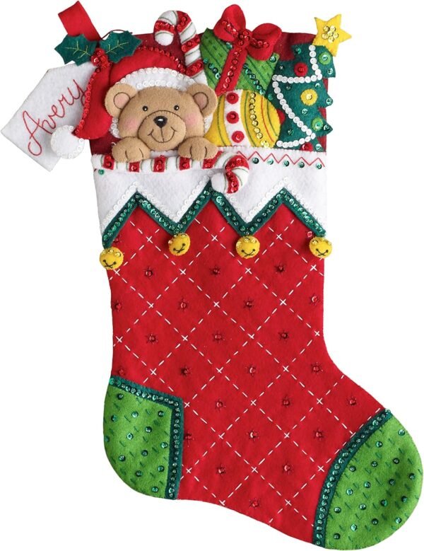 Bucilla Holiday Teddy | Kit de media navideña de fieltro | 86815
