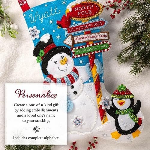 bucilla-felt-applique-18-stocking-making-kit-destination-north-pole-perf-89594e-variant-03 Bucilla Destination North Pole | Kit de media navideña de fieltro | 89594E