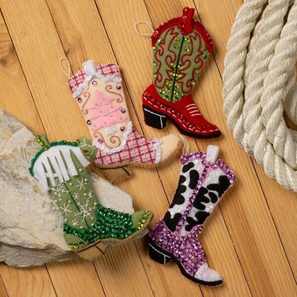 Bucilla Boots and Bling | Kit de adornos de fieltro | 89761E