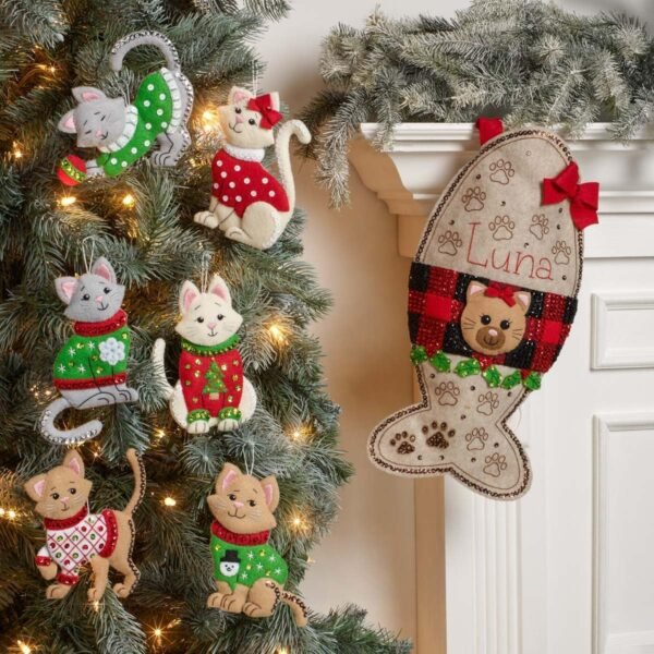Bucilla Cats in Ugly Sweaters | Kit de adornos de fieltro | 89381E