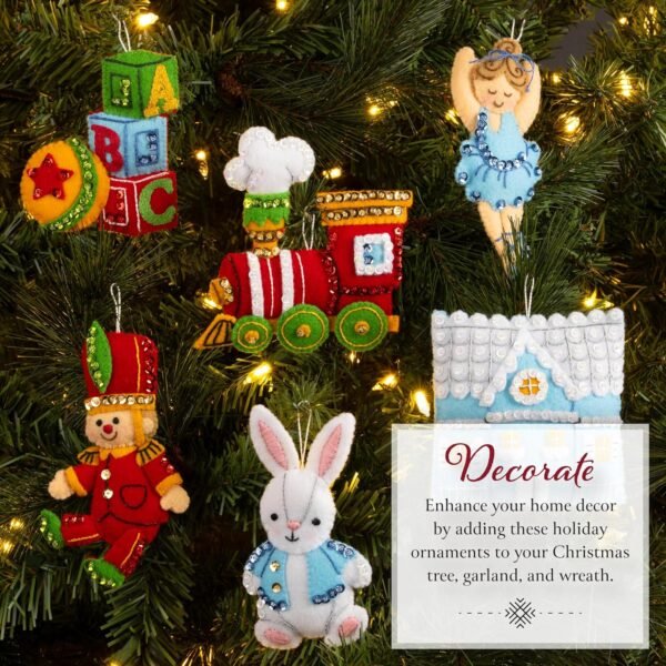 bucilla-felt-applique-6-piece-ornament-making-kit-toyland-treasures-perf-89786e-variant-03 Bucilla Toyland Treasures | Kit de adornos de fieltro | 89786E