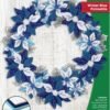 Bucilla Winter Blue Poinsettia | Kit de corona navideña de fieltro | 89756E
