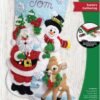bucilla-santa-s-gathering-felt-applique-christmas-stocking-18-89308e-primary Bucilla Santa's Gathering | Kit de media navideña de fieltro | 89308E